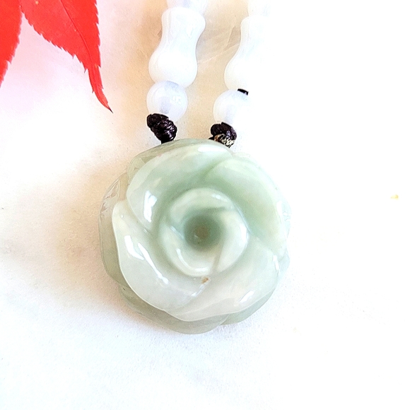 Rose in 3-D Jadeite Jade Pendant Necklace NWT - Picture 4 of 4